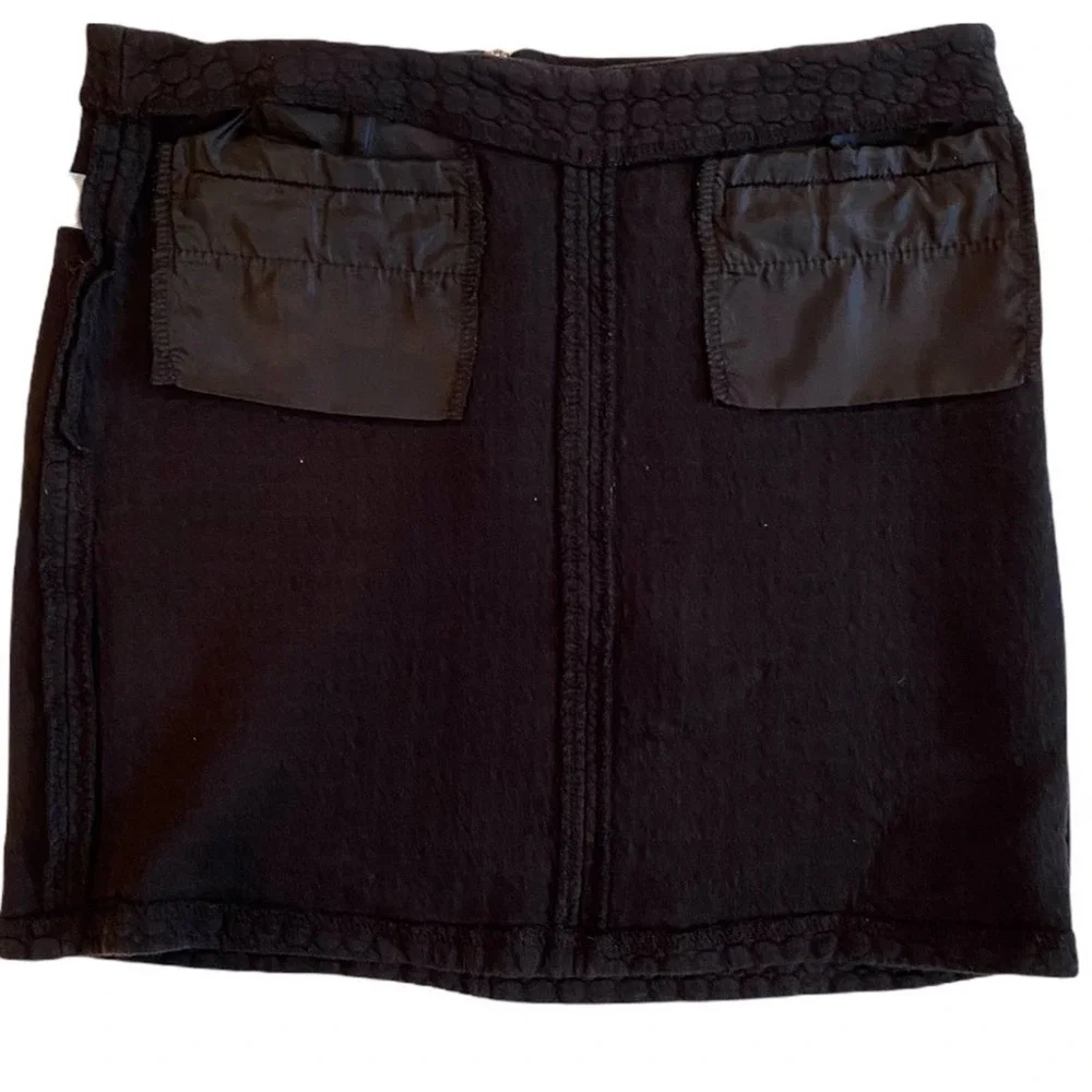 LAUNDRY BY SHELLI SEGAL Soft Quilted Knit Black Skirt with Pockets